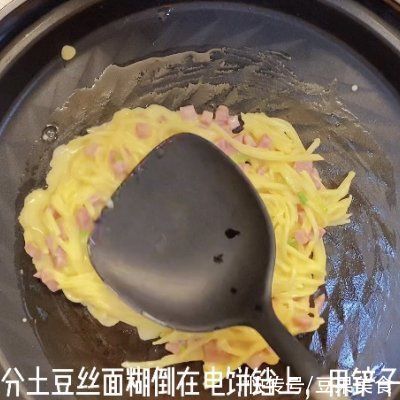 小葱|原来香肠土豆丝饼才是真正的米饭杀手