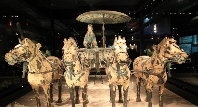 兵马俑|兵马俑真是活人烧制的直到一兵马俑裂开，谜团才被解开