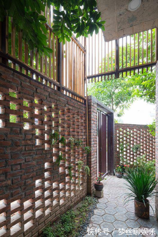 水泥|家里剩2车红砖,老爸就砌了个院墙,一格一格镂空通风全村第一家