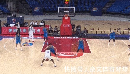 山东男篮|赢得莫名其妙!23分到5分,CBA主帅迷之自信,高诗岩准3双救主!