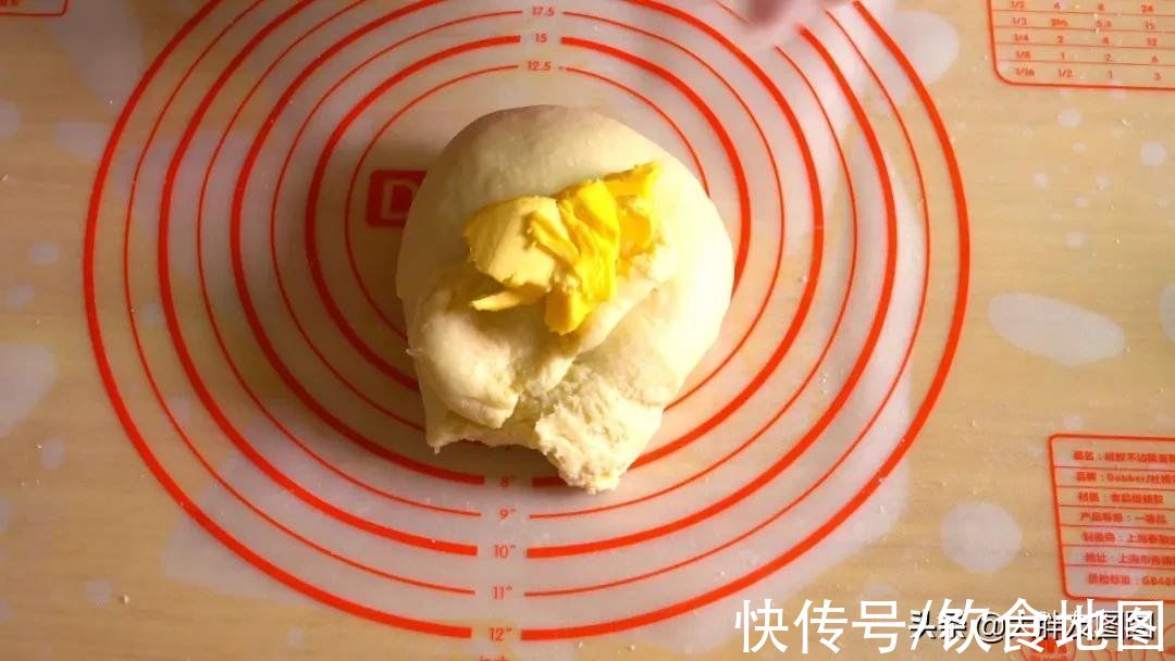 如棉花般柔软，软到让人不知所措的糖心小面包，撕开之后馋哭