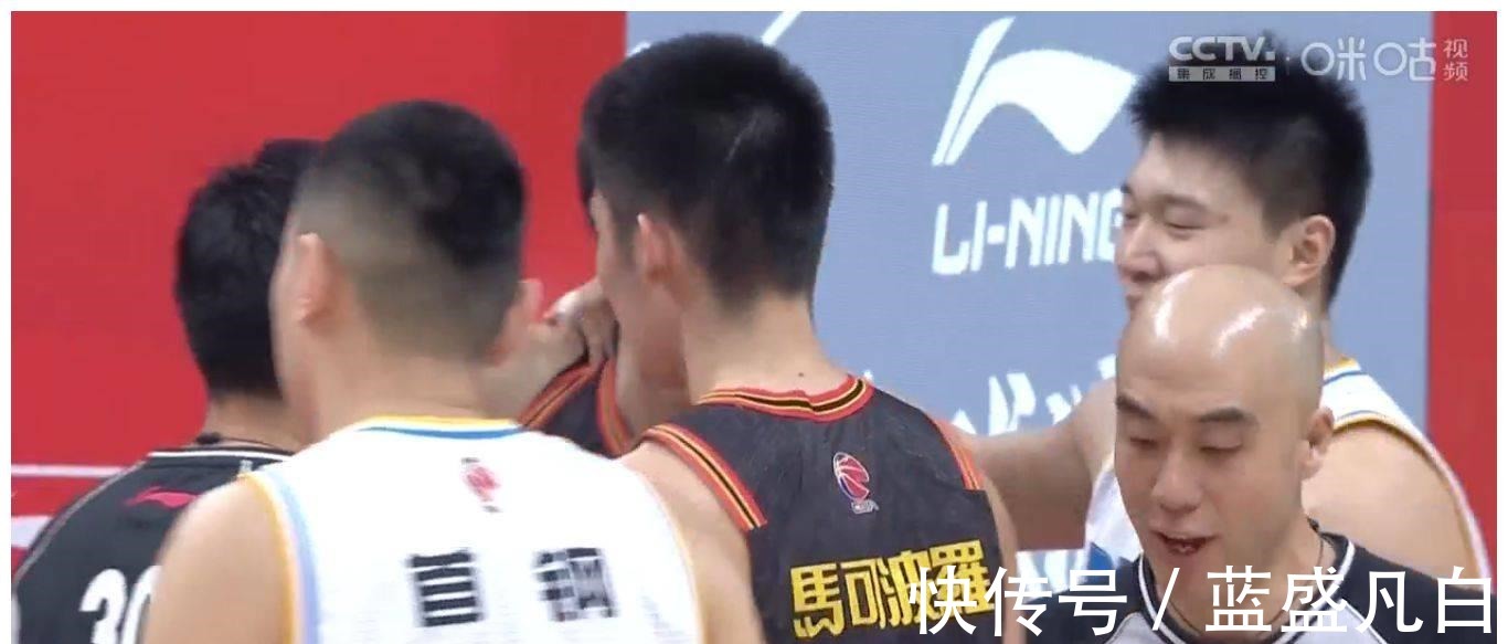 布朗|布克武子涵高效砍分,林书豪联手布朗爆发,深圳男篮57-51北!