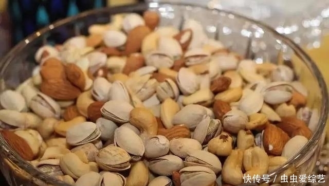 每天吃一点坚果,明目补肾、缓解便秘,但有三种人要慎吃