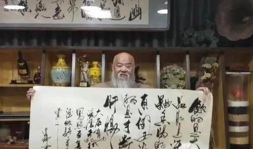 书法作品!老戏骨李琦书法作品遭批评:手法不专业,毫无艺术可言