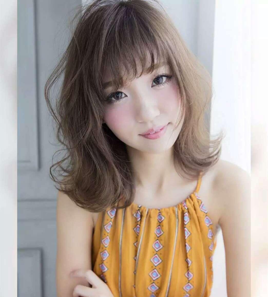 柔卷|10款适合圆脸的中卷发,软弹柔卷时尚减龄,空气刘海显小又瘦脸