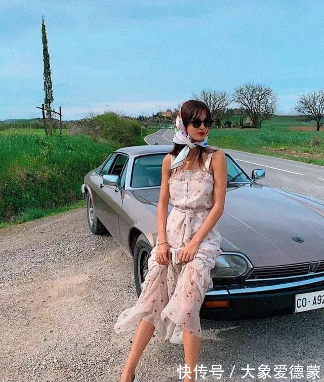 脚踝 高跟鞋失宠了，今年流行这双“奶奶鞋”，搭阔腿裤，时髦还显瘦！