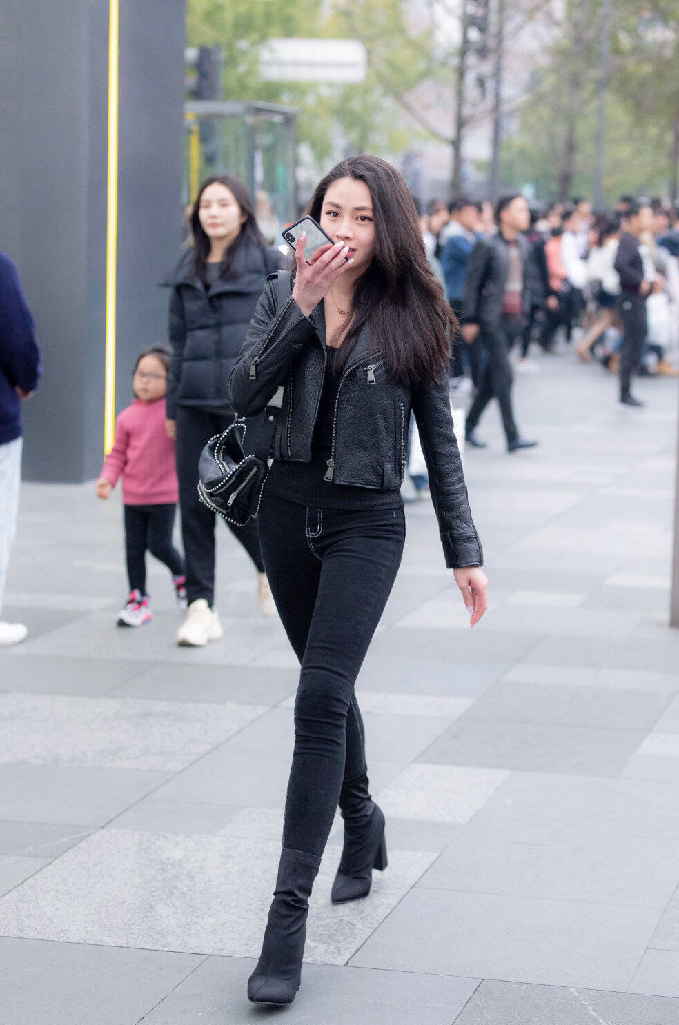 街拍: 是不是只有穿牛仔裤才有所谓的轻熟感