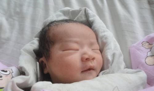 父母|为何宝宝在出生后都要被报几斤几两医生可能不会说,父母别忽视