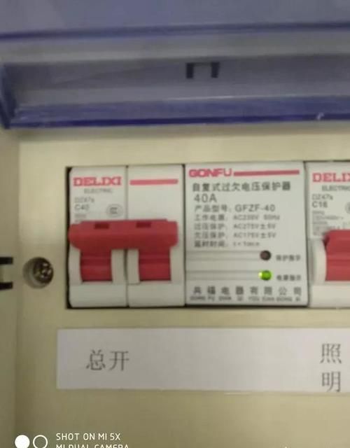 开关|家里的电闸在开空调时总跳闸,而分闸不跳,是什么原因?