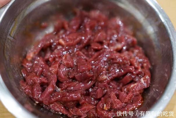 炒牛肉,最忌放一种调料,多数人不注意,难怪牛肉不香嫩