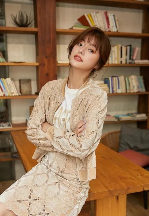 廓形 秋日的时尚穿搭，这些单品好搭时髦美翻天