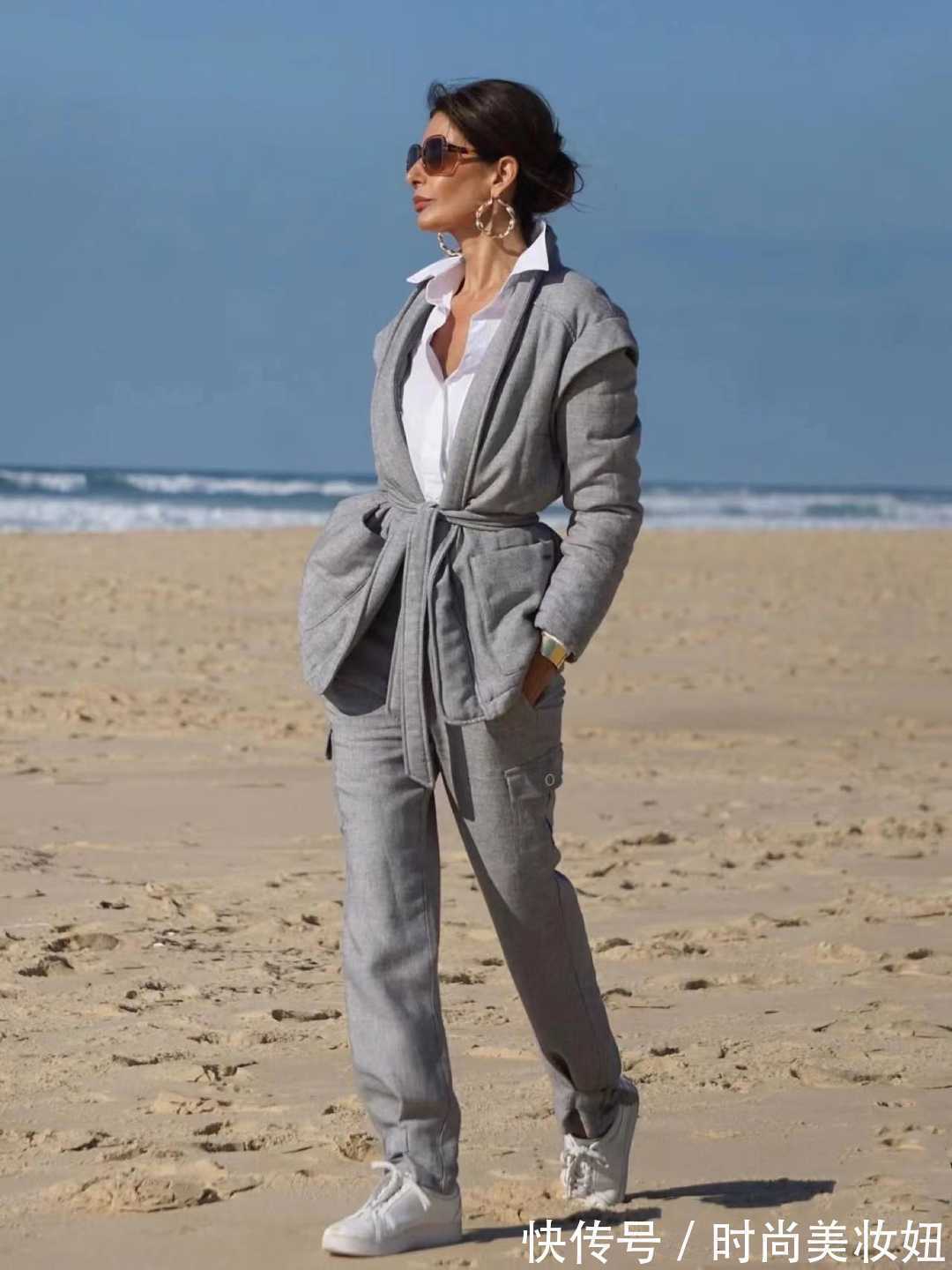 小姐姐|这才是大龄女性该有的穿搭,简约又显气质,50岁也可以照穿