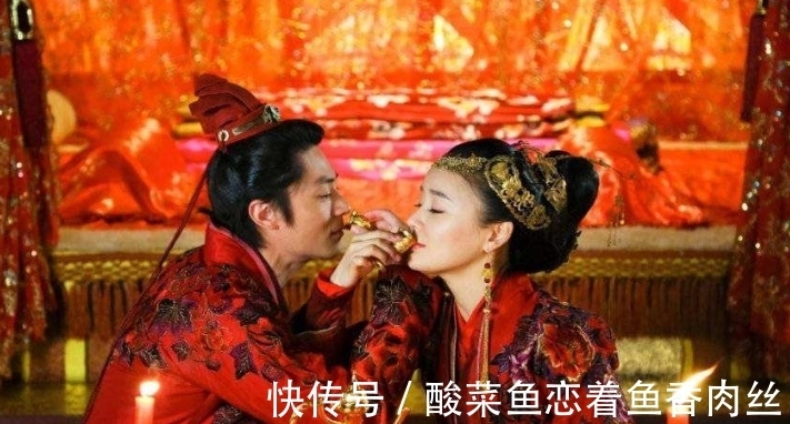 洞房&洞房花烛之夜,新郎出一上联:十八年前未谋面,新娘的下联很经典