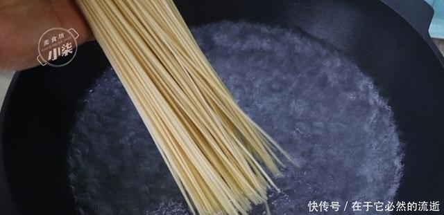 面条这样做太好吃了,做法简单省事,一周吃7次都不腻,太香了