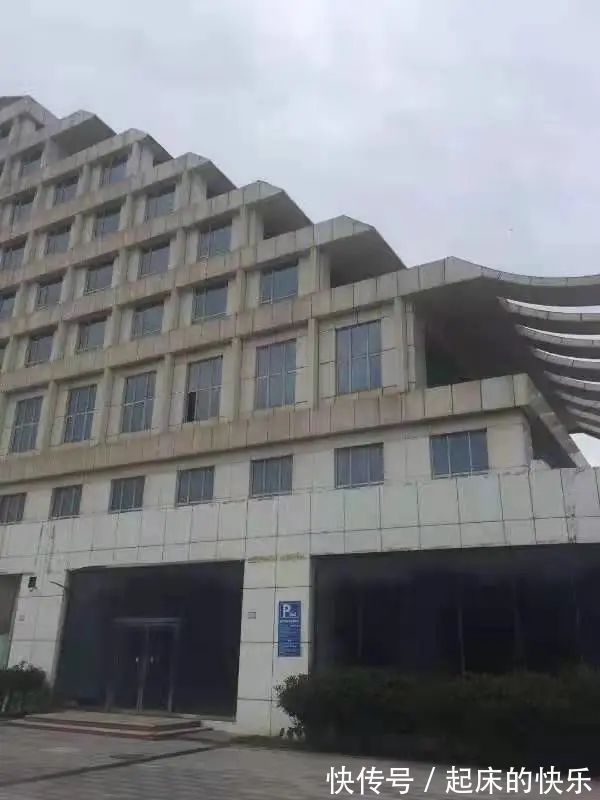 拍卖|日照著名“变形金刚”烂尾楼即将房产拍卖!