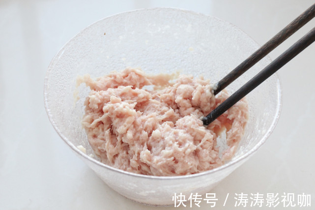肉丸子不用油炸,蒸一蒸就上桌,香嫩好吃营养不流失,老少皆宜