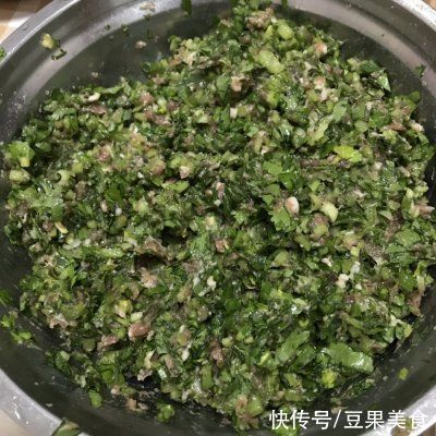 大厨私藏20多年的香芹猪肉馅酿豆腐你一定不要错过