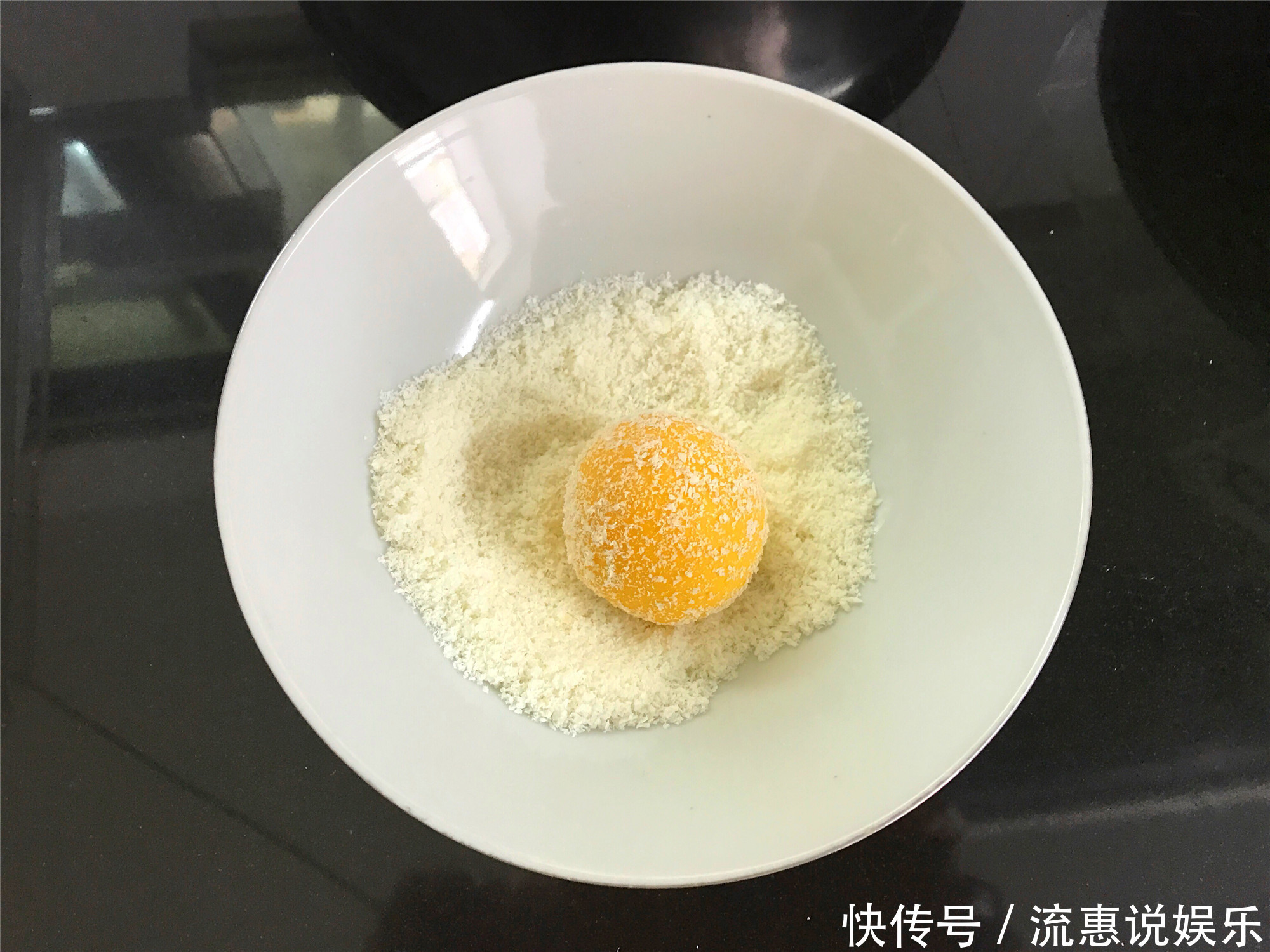 1块南瓜,1碗糯米粉,教你做南瓜丸子,香甜软糯,好吃不上火