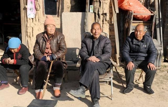 这话|农村俗语:老人向谁谁家穷,历史告诉我们,这话并不是无稽之谈