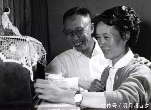 溥仪|溥仪回故宫还买票,在一把椅子下面,找到了自己曾经藏着的宝贝