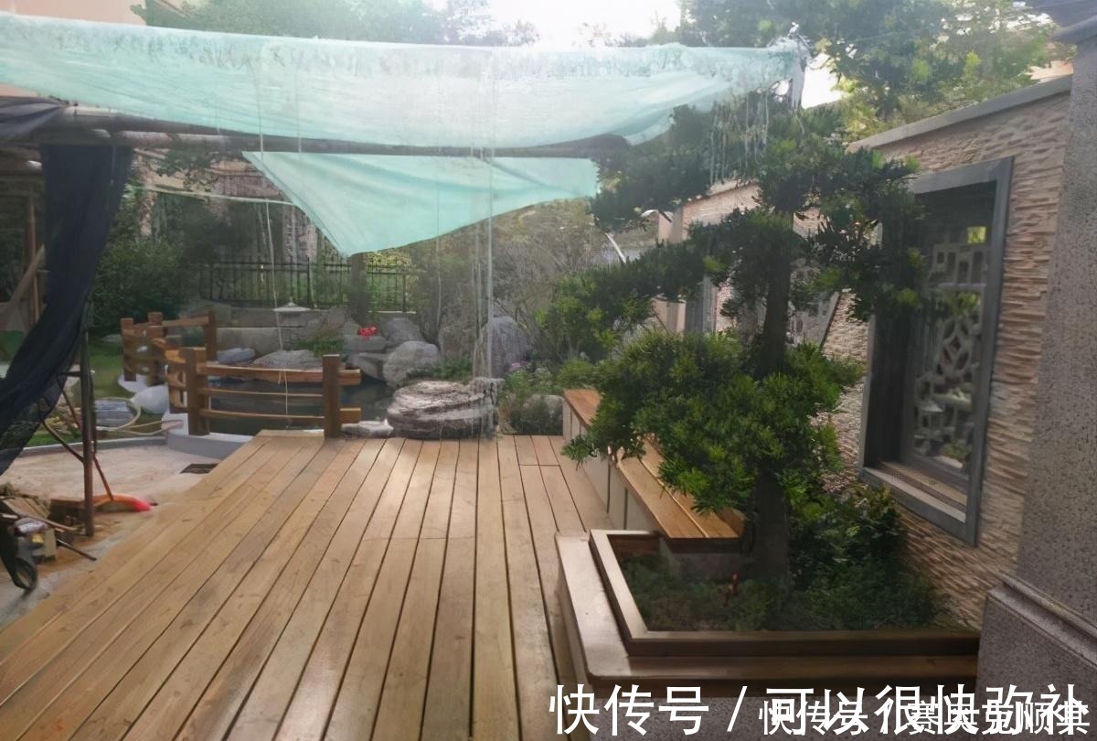 院子|老爸把院子抬高10公分,铺上防腐木多一个休闲区,花6千值!