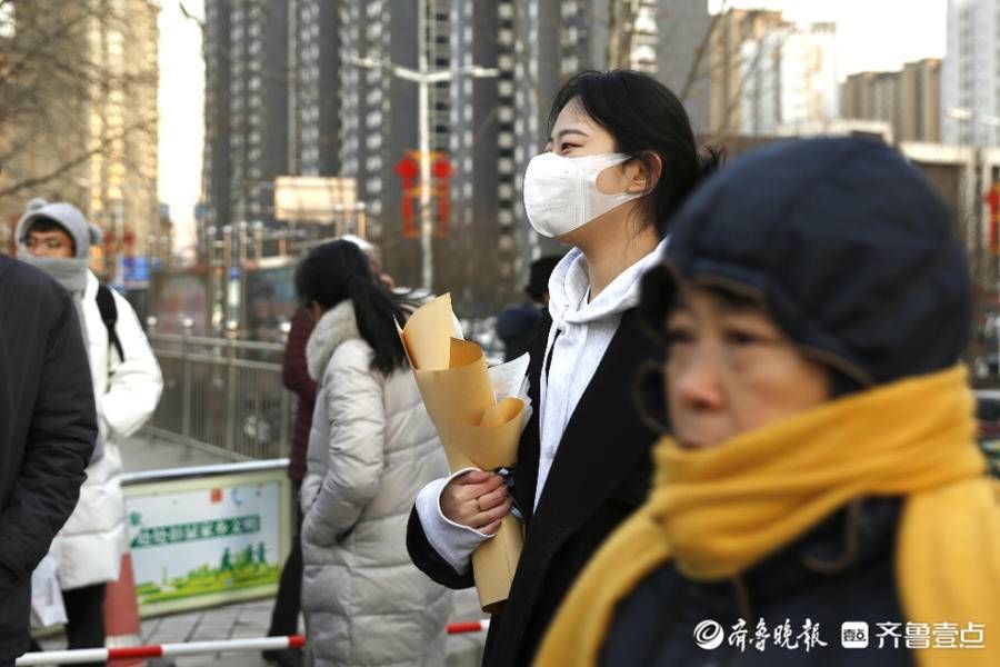 考场|壹图集｜考研初试结束，泰安一考点鲜花惊喜已送达