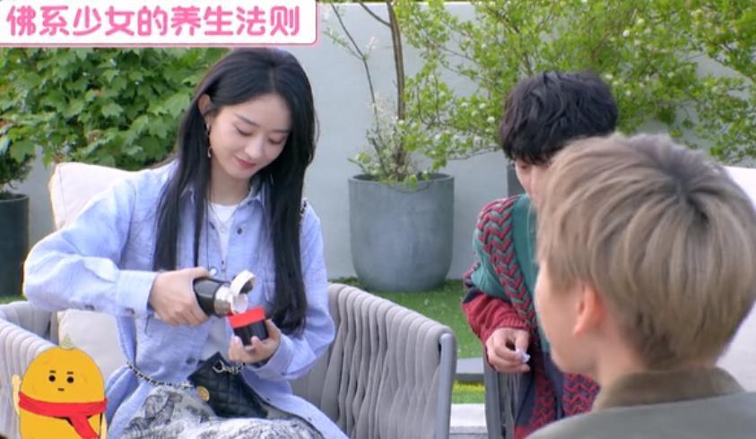 寫真|趙麗穎離婚后綜藝首秀胃口超好, 保溫杯不離手, 自曝如今不再下廚