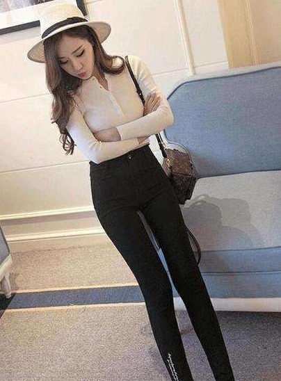 女人味 凹凸紧致的打底裤美女，气质优雅，修饰女性完美曲线