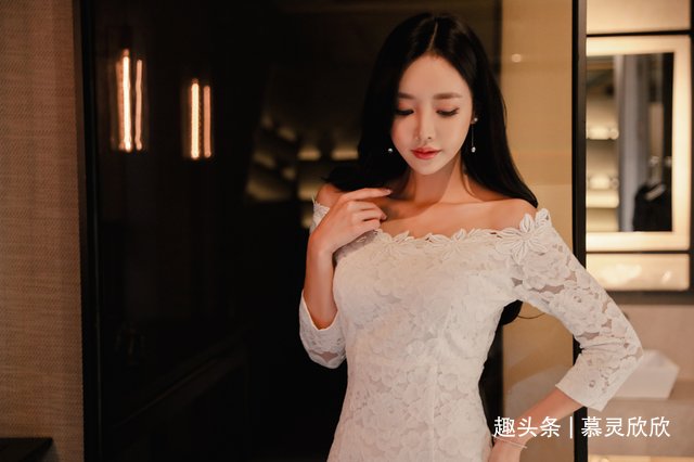 孙允珠时尚穿搭：晚秋芙蓉零落相思叶穗抹肩裙