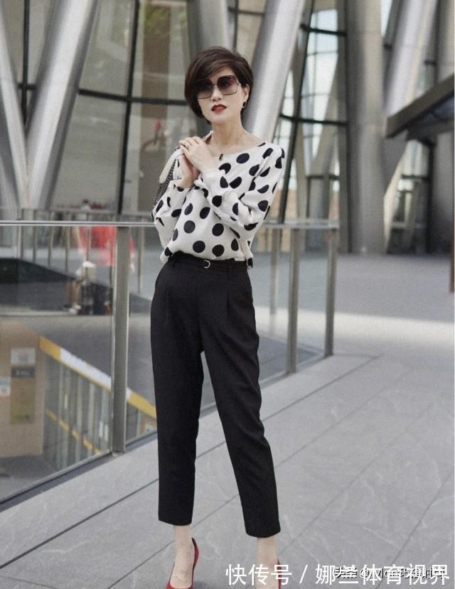 蕾丝|别让年龄限制你的时尚!50岁女人穿衣要“得体”,不显老也不装嫩