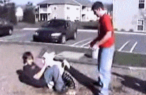 |搞笑GIF：妹子跟了我吧，这样的男友不能要啊！