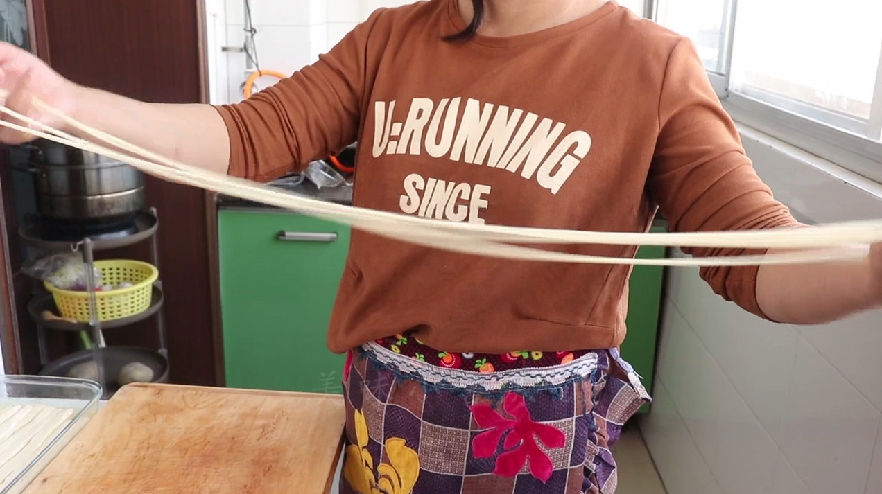 炒拉条子的家常做法,筋道爽滑,味道比饭店里的还好吃