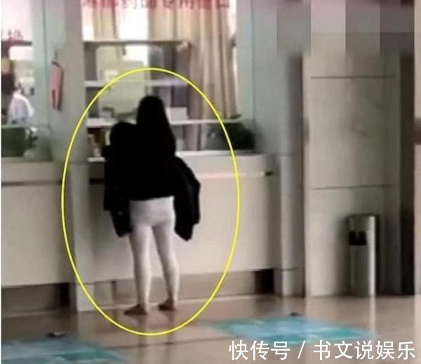 妈妈|大雨天年轻妈妈一个人抱着宝宝冲进医院，看到她的下半身不淡定了