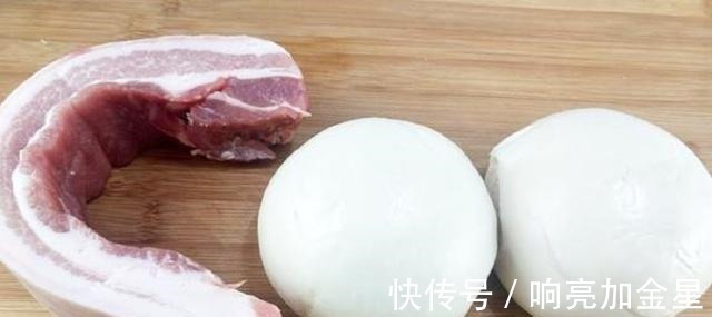 2个馒头，1块五花肉，简单一做，鲜香可口，营养又解馋，太香了！