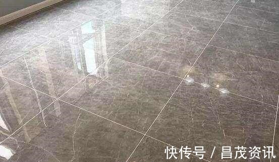 灰浆|新房装修,老师傅直接铺满一地的骨架贴瓷砖,还说很多人没见过!