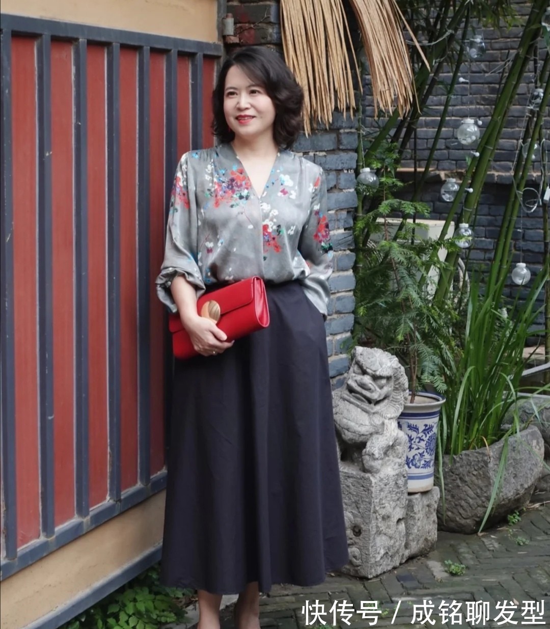 穿搭|50岁女人怎么穿搭才不显老?学学这位博主的搭配,优雅大气显年轻