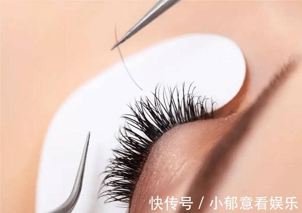 美容师|为何不建议女孩子“种睫毛”?美容师吐露事情真相,幸好我没做过