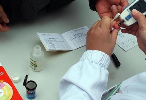 糖尿病人|糖尿病主任:高血糖“祸首”找到了,戒掉2种食物,或助血糖稳定