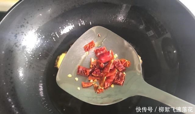  1斤50的卤鸭掌，好吃吃不起，学会做卤汁，就花个鲜鸭掌的钱