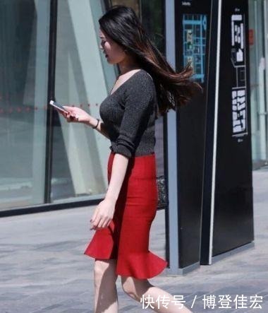 妇女|“微胖”的中年妇女,用红裙子发挥自己的成熟美!