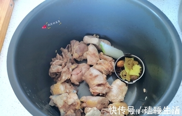 鸡汤|一家三口人的午餐，一盘饭一盘汤，全家人都吃香了