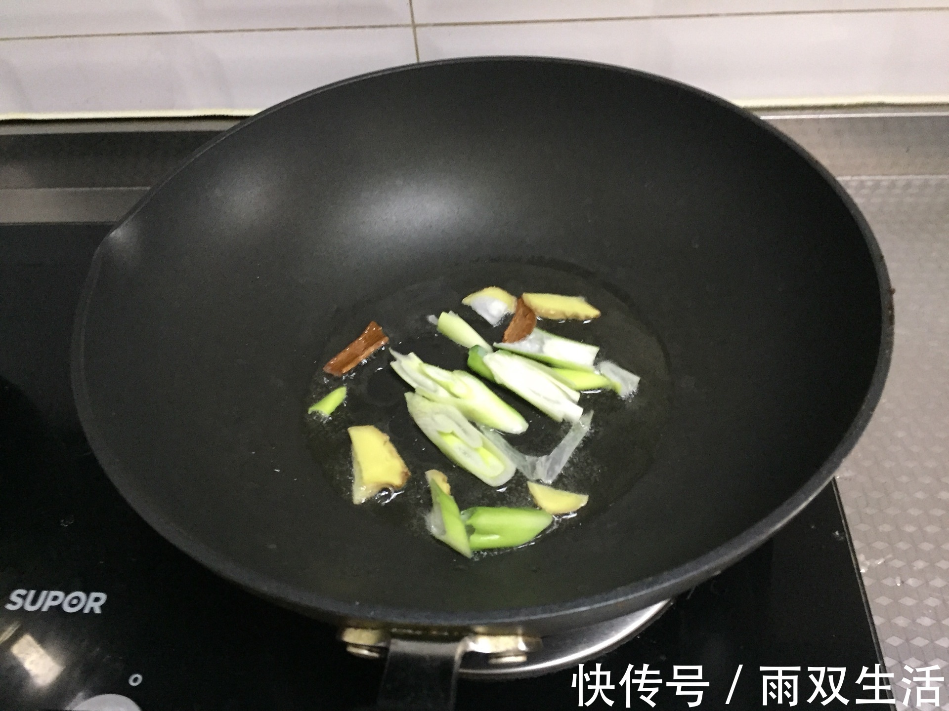 鸡肉|营养丰富的香菇炖鸡,制作简单,香气四溢
