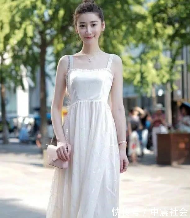 美女 清新靓丽的小姐姐,白衬衫搭配牛仔裤,看起来帅气又大方