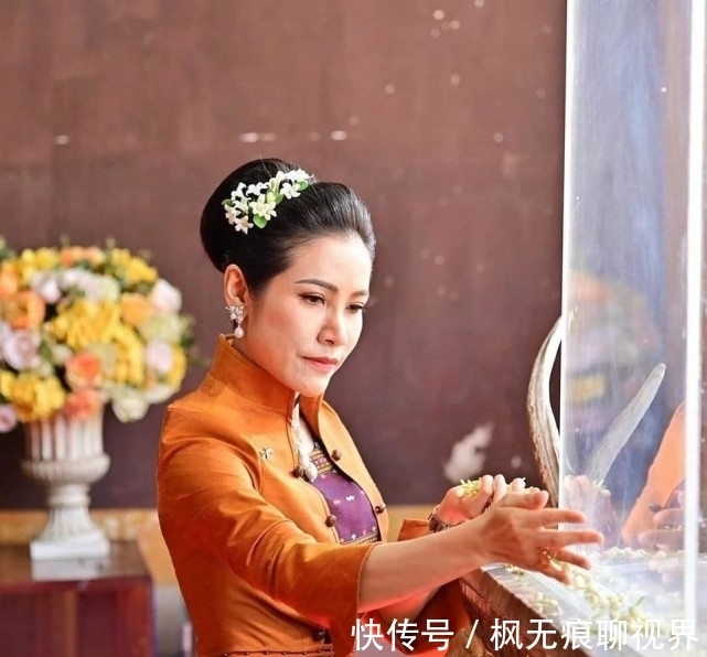 泰国王后|诗妮娜要升级成泰国王后啦！气质够端庄，泰王一意孤行谁劝都没用