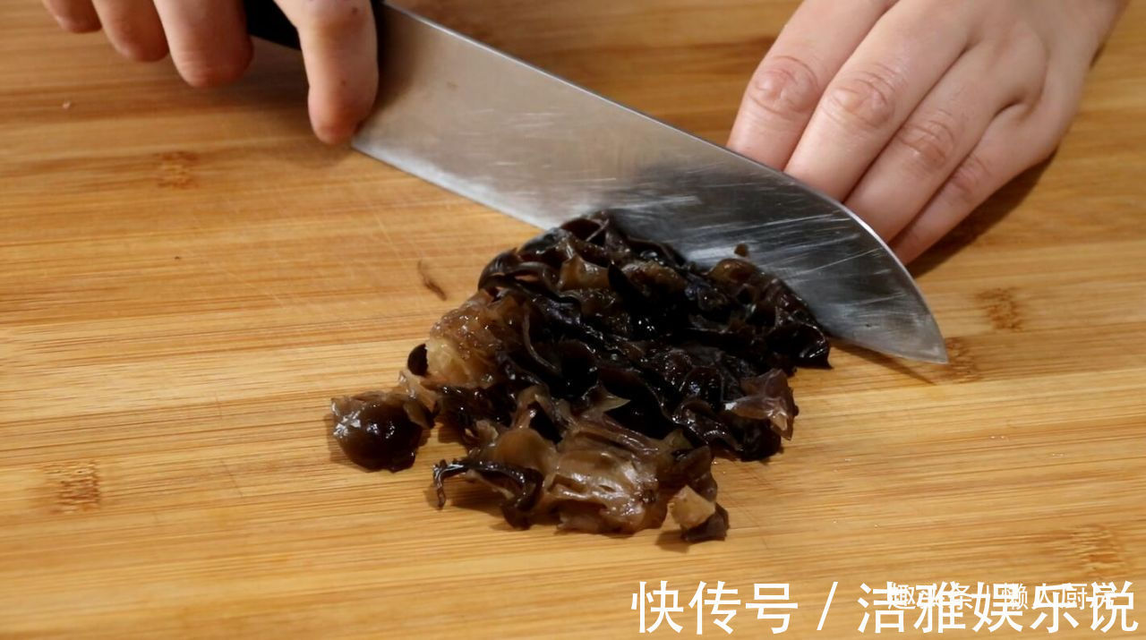 肉嫩|蛏子别只会炒着吃，教你做一碗蛏子汤，鲜中带香，肉嫩不老