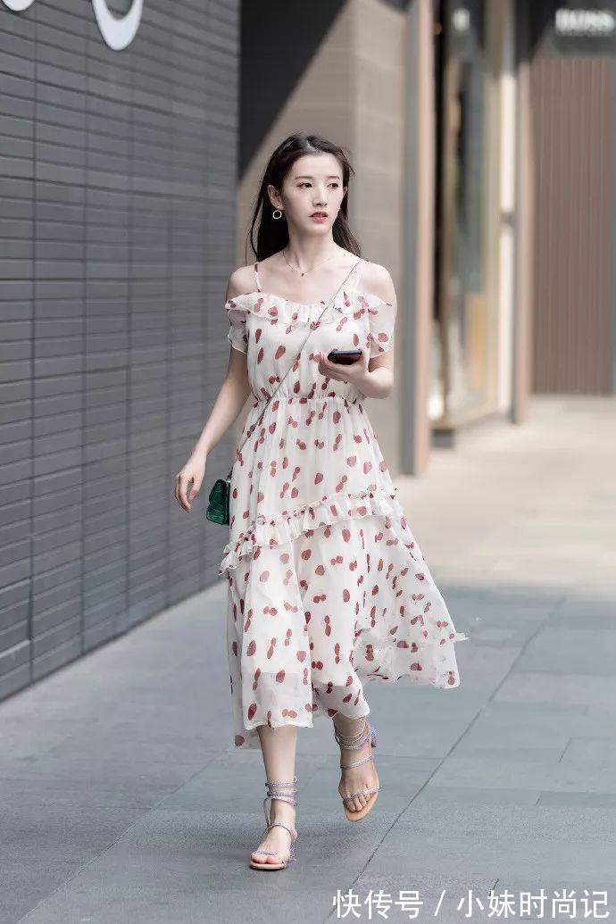 半身裙|女生搭配高跟鞋,散发出高贵迷人的气息