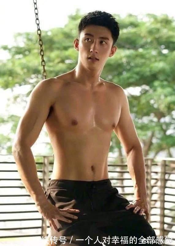 自律|好身材帅哥大赏！盘点娱乐圈自律拥有腹肌的男人们