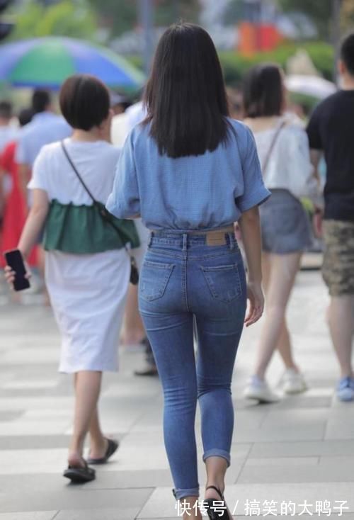 牛仔裤|小妹修身裤型紧致利落，很轻松地显露出一种优雅靓丽