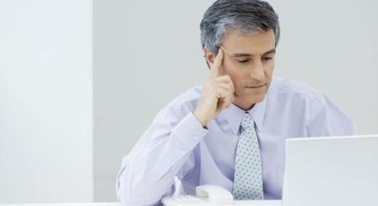 黑色素|长白头发是缺维生素？专家：做好三点，可能会有所恢复！