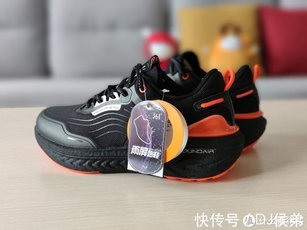 下雨天 361度爆沫雨屏不到两百元的防水好鞋 爆米花中底又软又弹